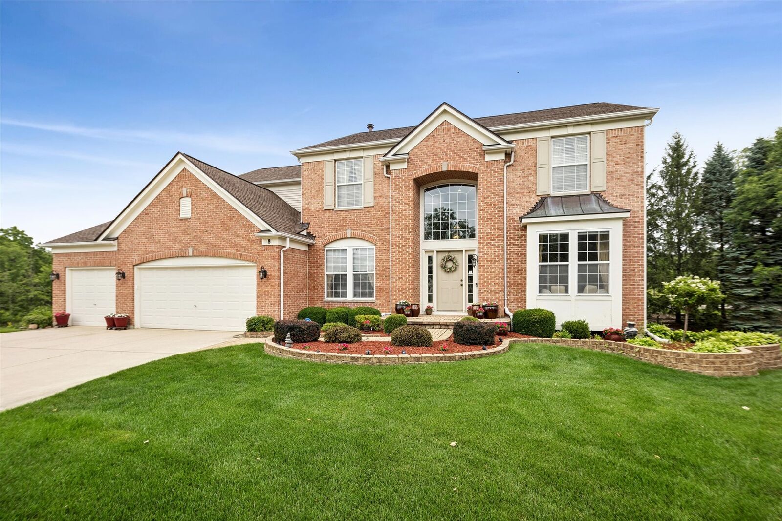 Property Photo: 8 Orchid Court IL 60107