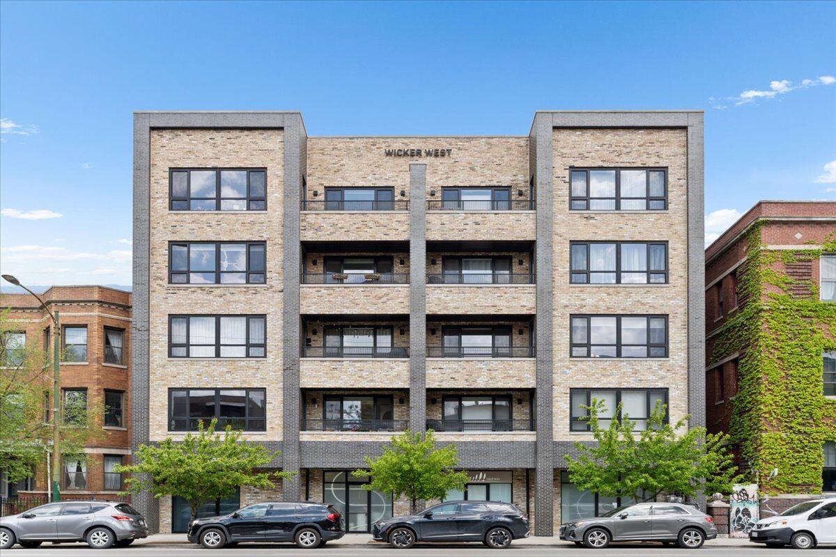 Property Photo: 1523 N Western Avenue 3A IL 60622