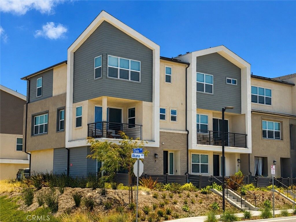 Property Photo:  852 Makani Street 4  CA 91911 