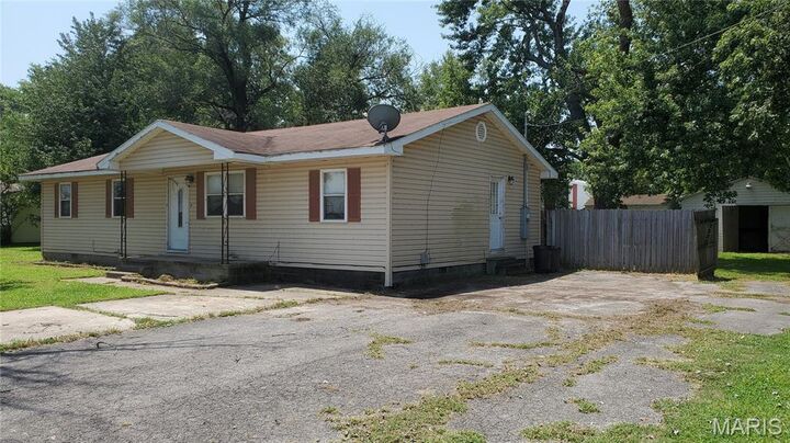 Property Photo:  505 S Railroad Street  MO 63867 