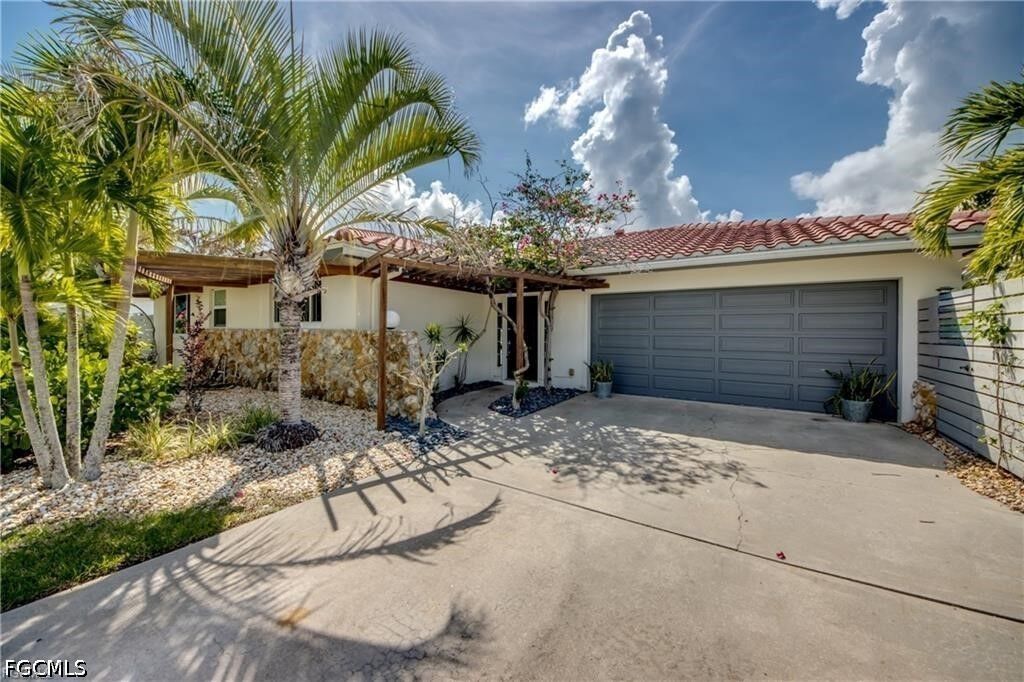 Property Photo:  2701 Bruce Street  FL 33993 