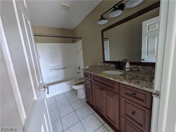 Property Photo:  925 Foxdale Avenue  FL 33974 