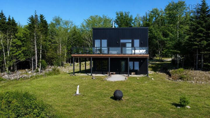 93 Maple Leaf Drive — photo 1