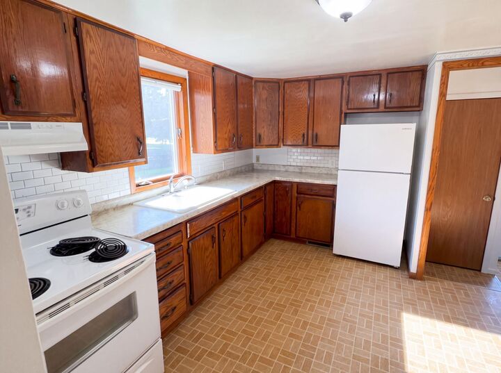Property Photo:  816 S Broadway Street  MN 55975 