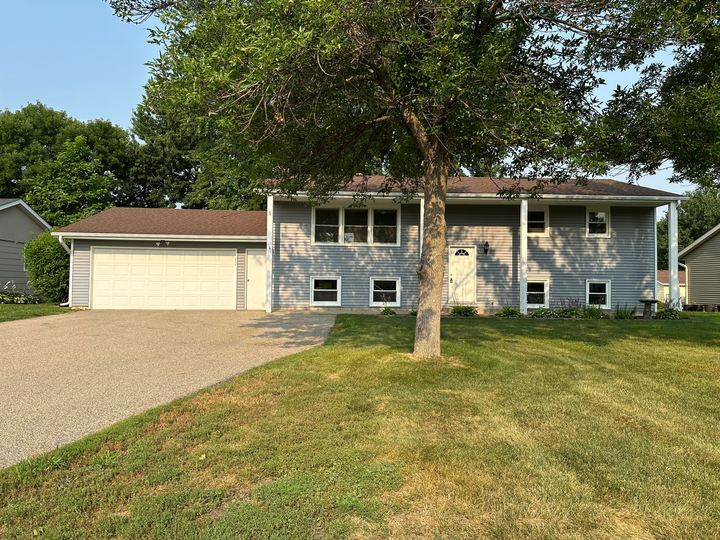 Property Photo:  938 Pierce Street S  MN 55379 