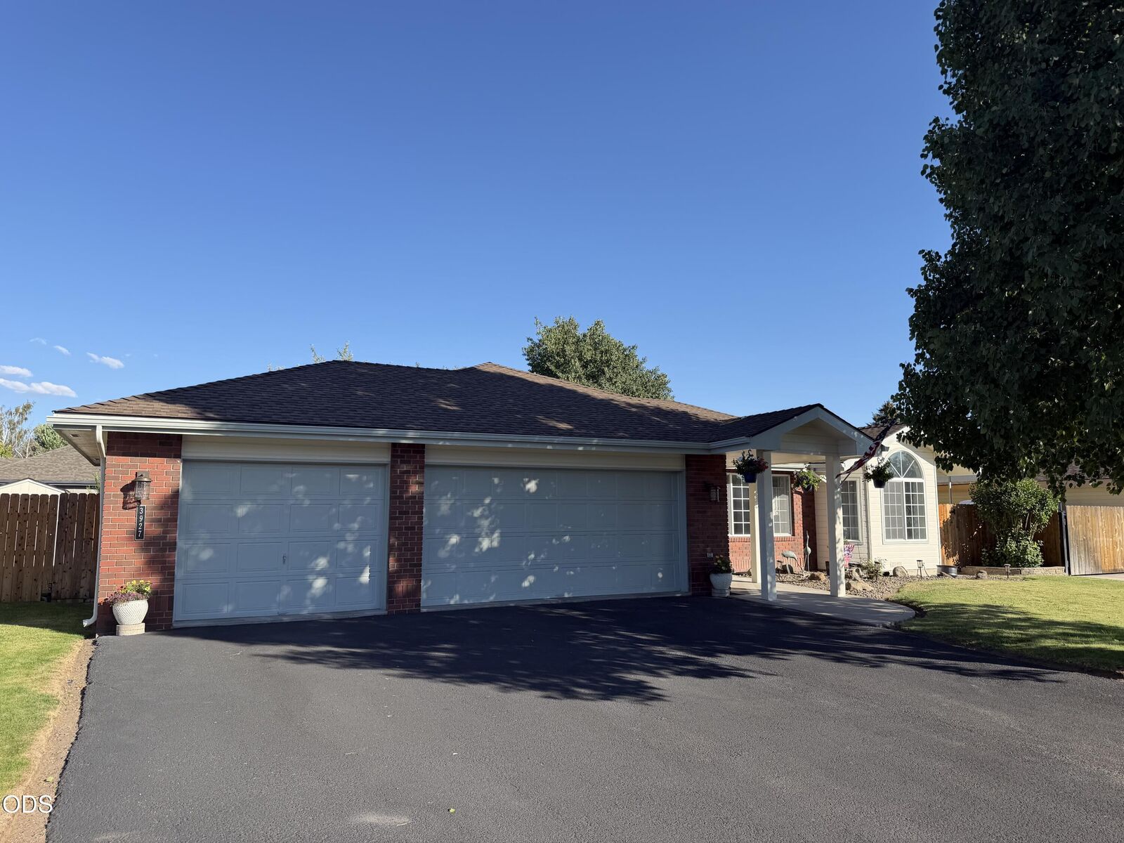 Property Photo:  3927 Valinda Way  OR 97603 