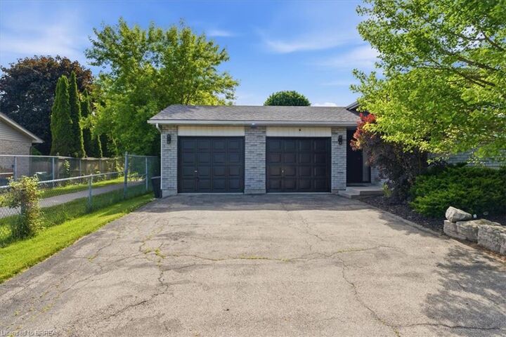 Property Photo: 33 Edward Avenue ON N0E 1N0