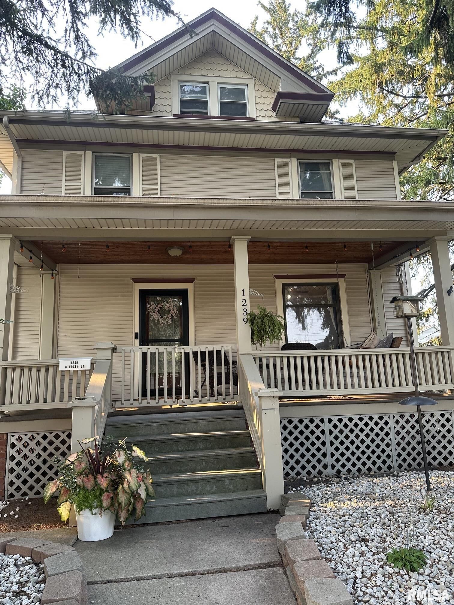 Property Photo: 1239 W Losey Street IL 61401