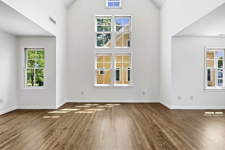 Property Photo:  19 Russell Pl 19  MA 02474 