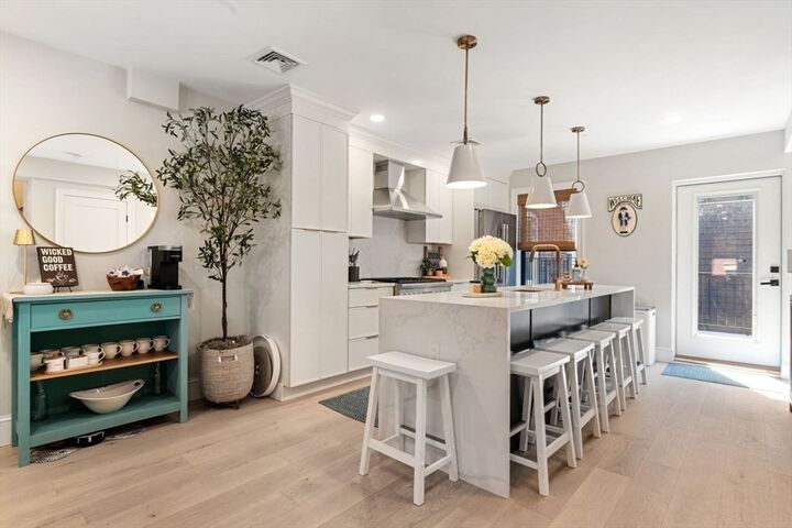 Property Photo:  82 Endicott Street 3  MA 02113 