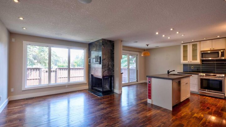 Property Photo:  2323 Oakmoor Drive SW 14  AB T2V 4T2 