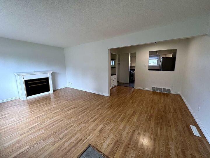 Property Photo:  4709 33 Street 1302  AB T4N 0N6 