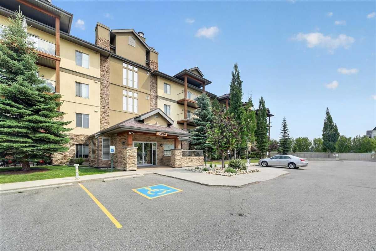 Property Photo:  92 Crystal Shores Road 4210  AB T1S 2N2 