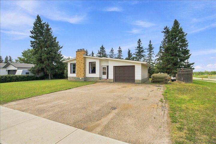 1121 5 Avenue — photo 1