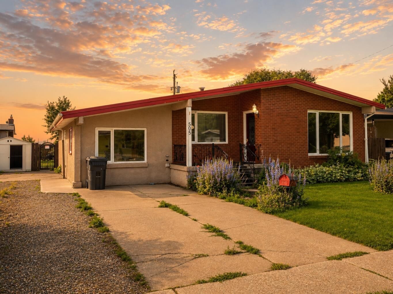 Property Photo:  505 Centennial Avenue  AB T0K 1V0 