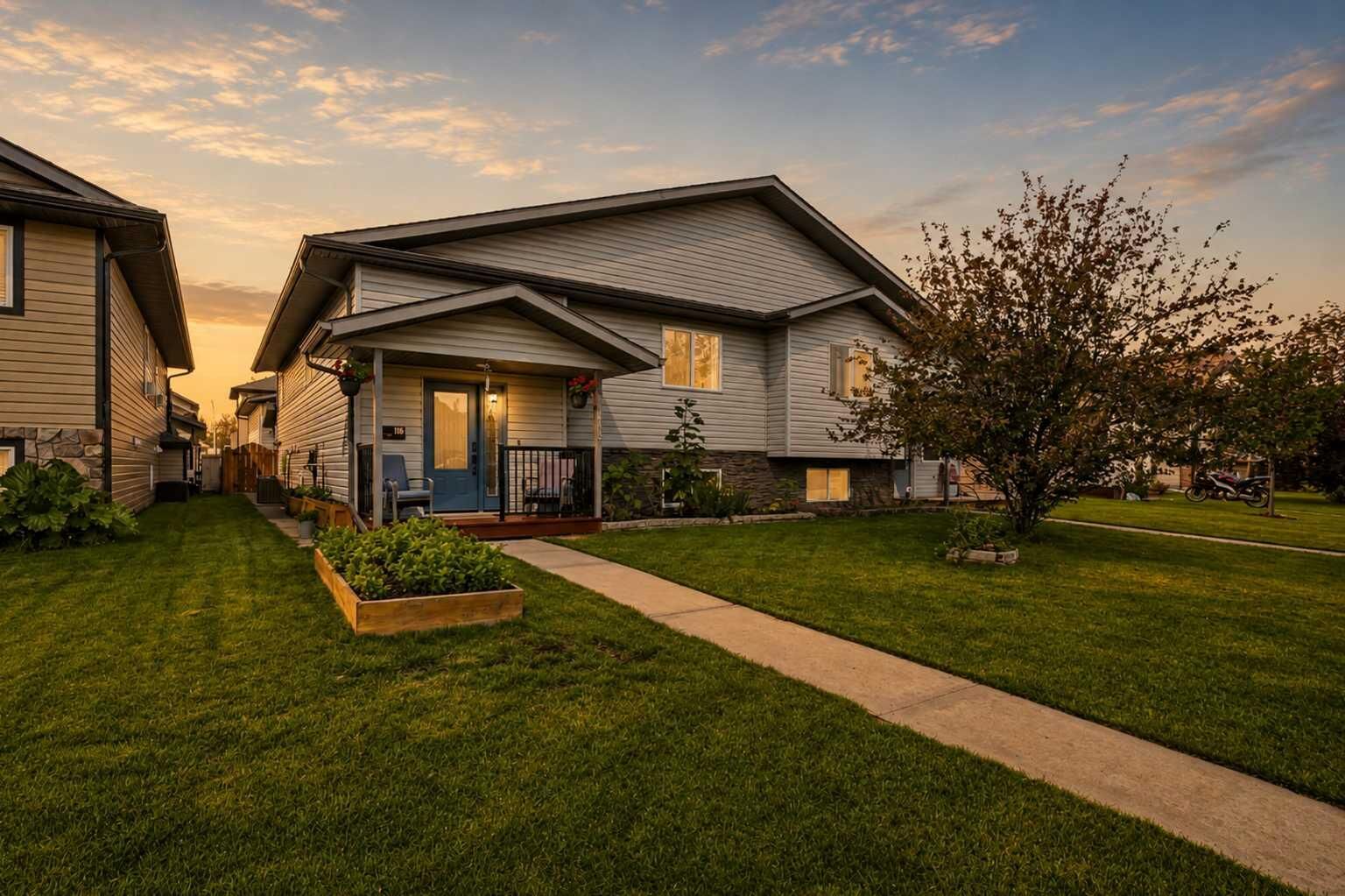 Property Photo:  118 Oak Drive  AB T4P 0C8 