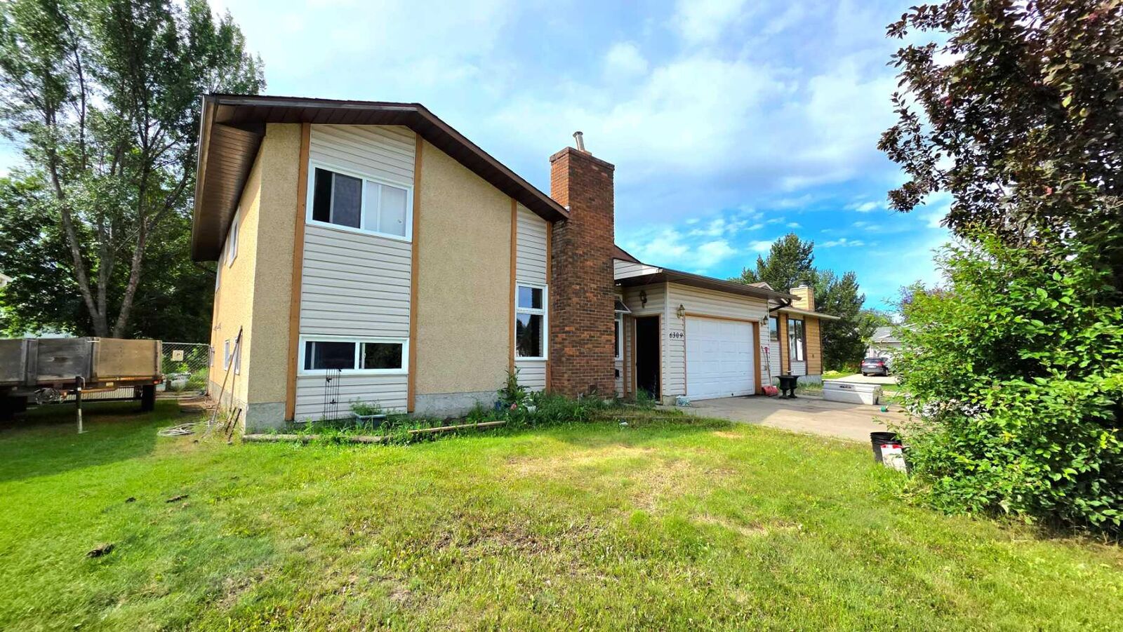 Property Photo:  6309 93 Street  AB T8W 1A1 