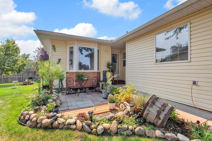 Property Photo:  36 Dovista Court SE  AB T2B 3P4 