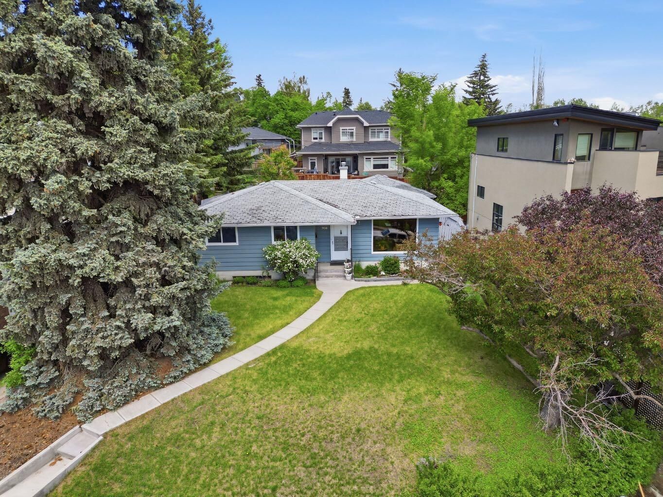 Property Photo:  908 30 Avenue NW  AB T2K 0A1 