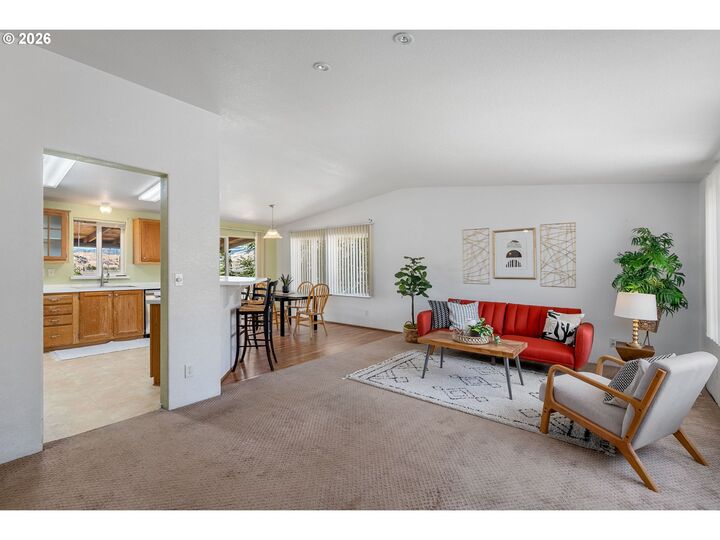 Property Photo:  206 Columbia Ave  WA 98635 