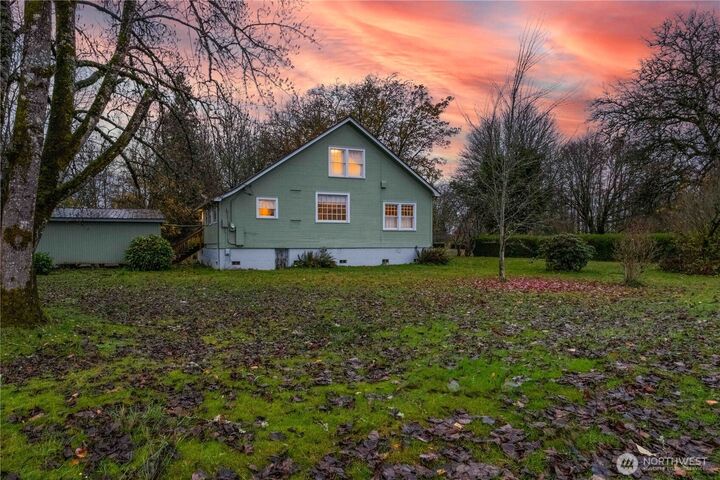 Property Photo: 516 SW Riverside Drive WA 98532