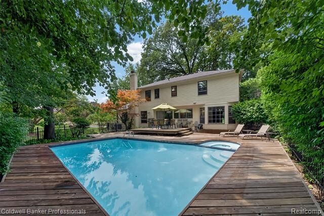 Property Photo:  4133 Shore Crest Drive  MI 48323 