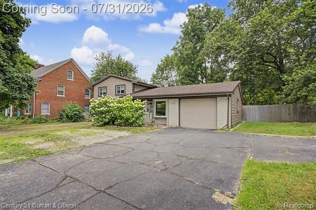 Property Photo: 2368 W Walton Boulevard MI 48329