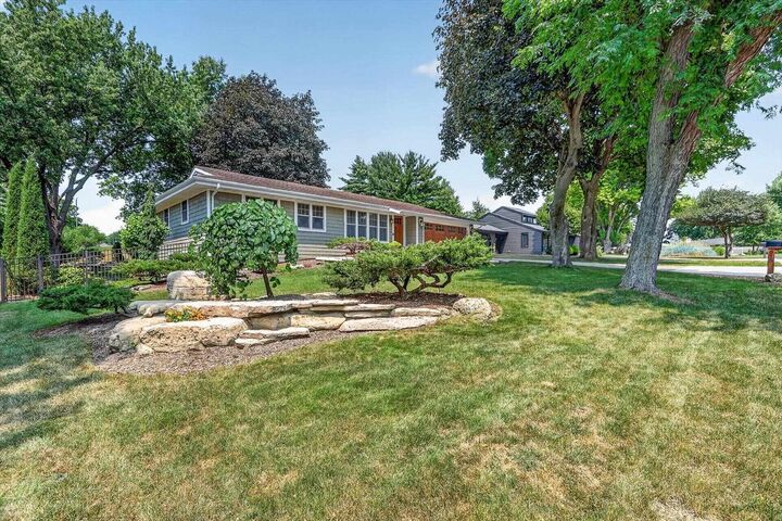 Property Photo: 615 Sussex Drive WI 53546
