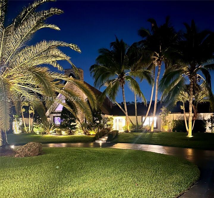 Property Photo: 5011 Hawkhurst Ave FL 33331