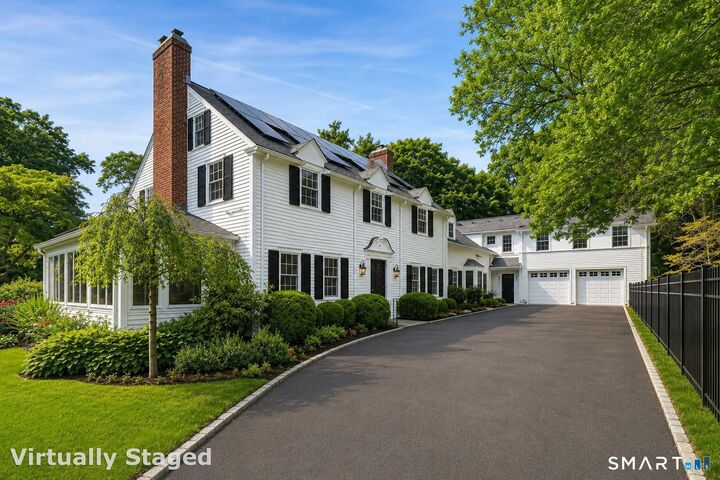 Property Photo:  