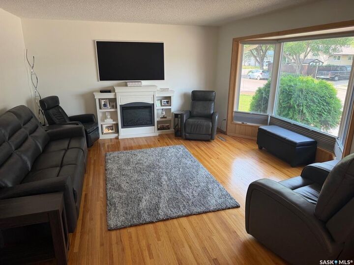 Property Photo:  107 Merlin Crescent  SK S4R 3E6 