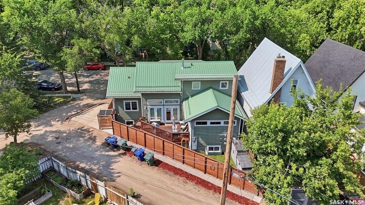 Property Photo: 916 Temperance Street SK S7N 0N4