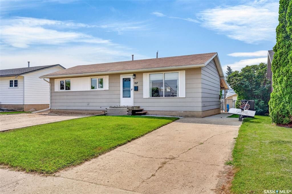 Property Photo:  107 Kingston Street  SK S0E 1A0 