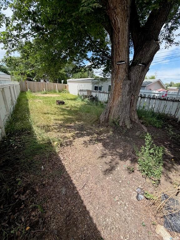Property Photo:  1313 G Avenue N  SK S7L 2A6 
