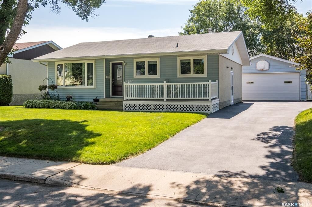 Property Photo:  1561 Sibbald Crescent  SK S6V 6E5 