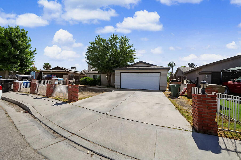 Property Photo:  315 Sowerby Village Lane  CA 93307 