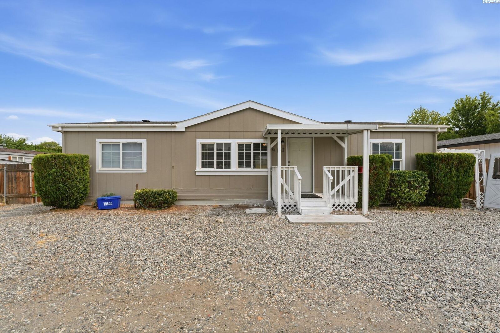 Property Photo:  9150 W Yellowstone Ave  WA 99336 