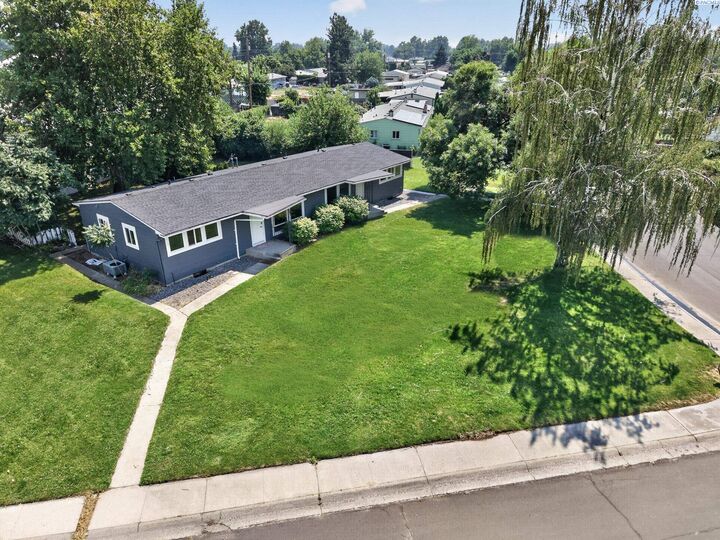 Property Photo: 1016 #B Cedar St WA 99354