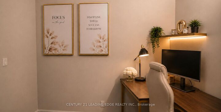 Property Photo: 15 Bruyeres Mews 517 ON M5V 0A7