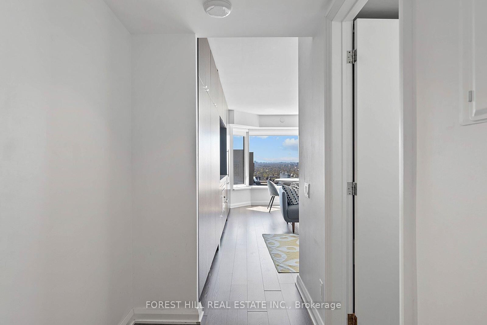 Property Photo:  155 Yorkville Avenue 2917  ON M5R 0B4 