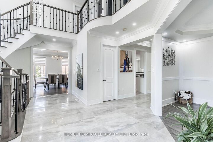 Property Photo: 19 Valleyside Trail ON L6P 2G4