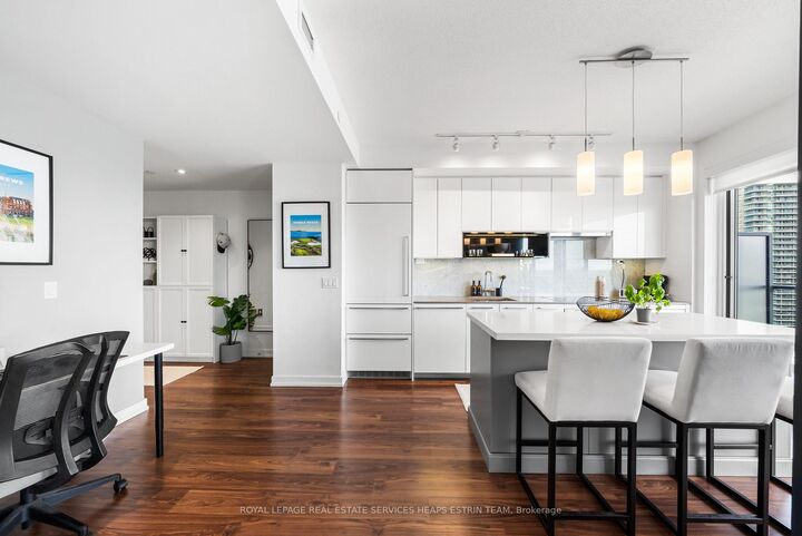 Property Photo:  117 McMahon Drive 1111  ON M2K 0E4 
