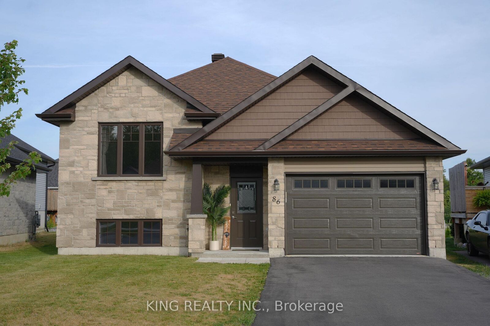 Property Photo:  86 Cameron Crescent  ON K6K 0B7 