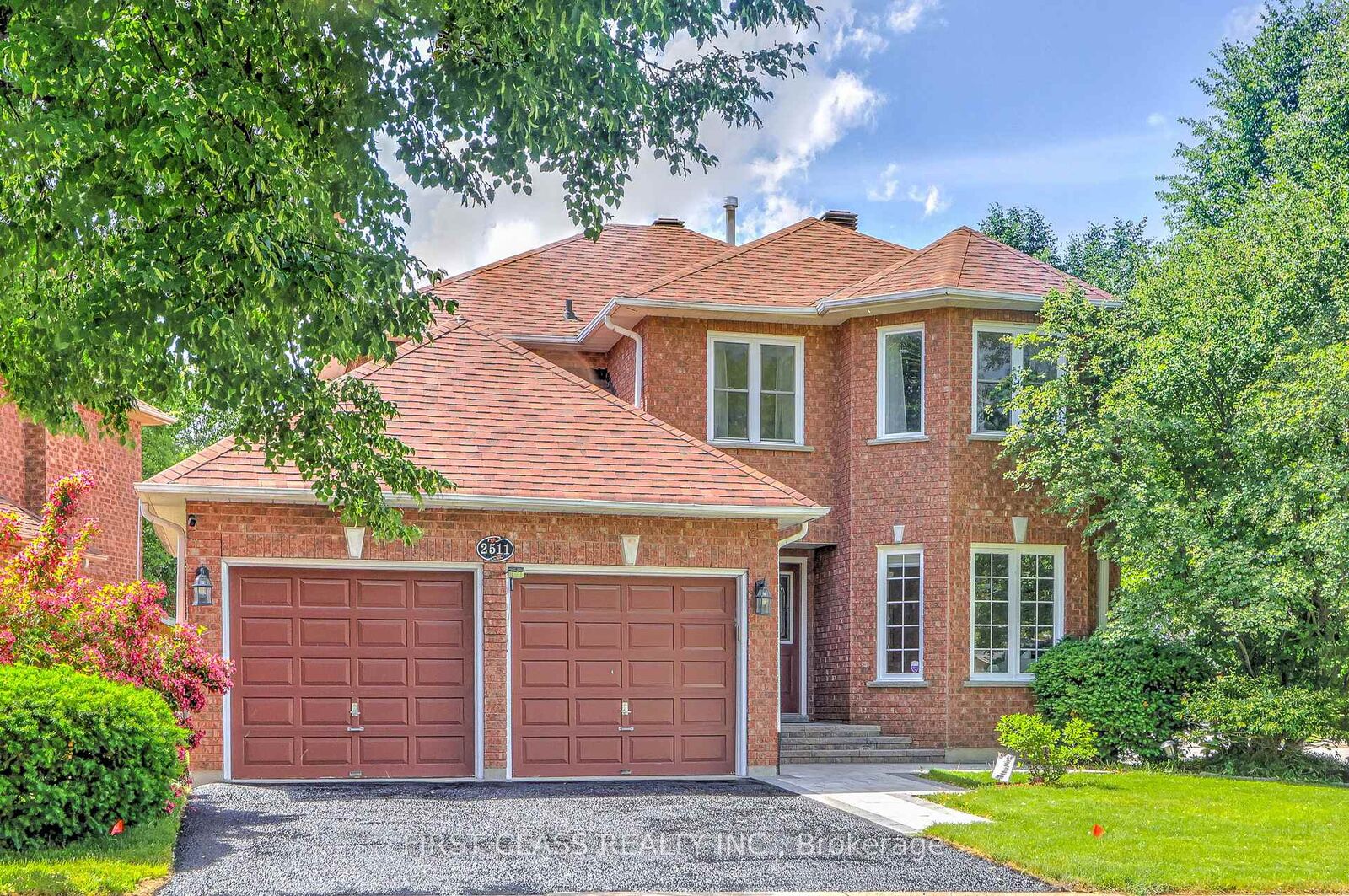 Property Photo: 2511 Linwood Street ON L1X 2S4