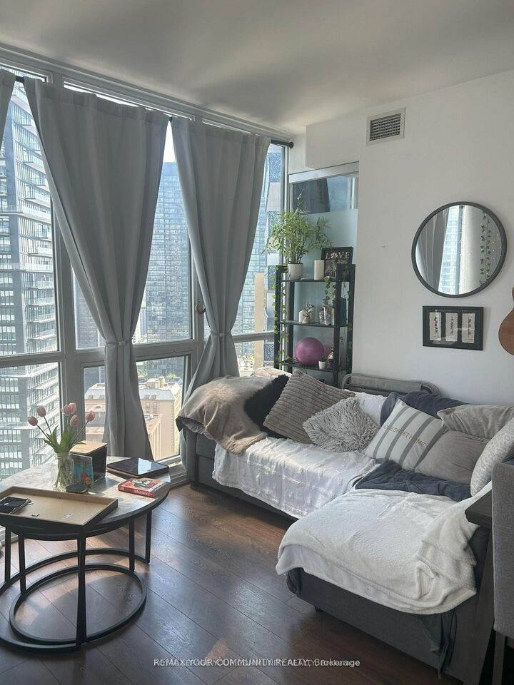 Property Photo: 45 Charles Street E 2709 ON M4Y 1S2