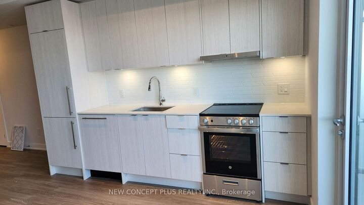 Property Photo: 4130 Parkside Village Drive 1509 ON L5B 0L7