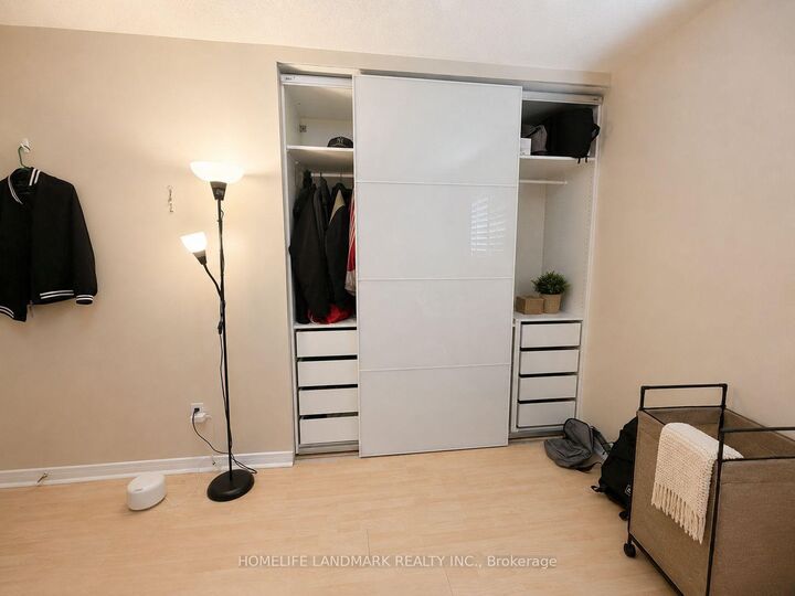 Property Photo: 4674 Antelope Crescent ON L4Z 2X1