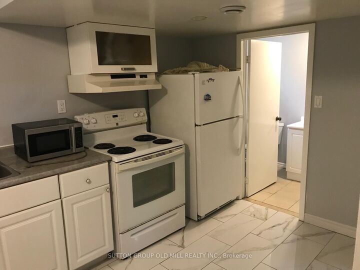 Property Photo:  1563 Albion Road 64  ON M9V 1B2 