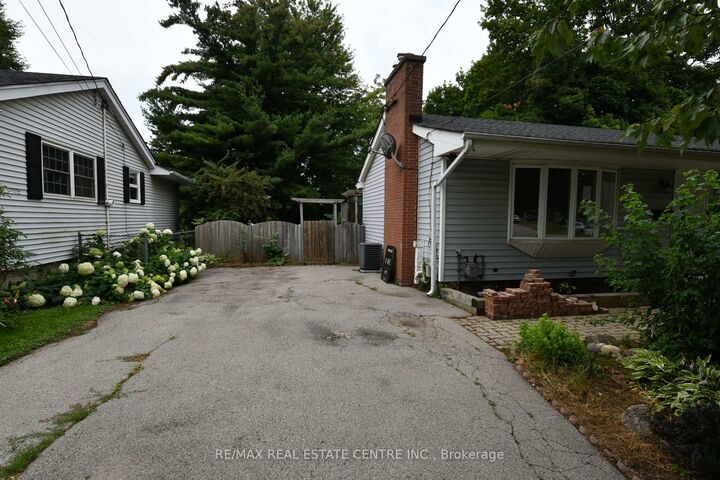 Property Photo: 15 Miller Drive ON L9G 2H9