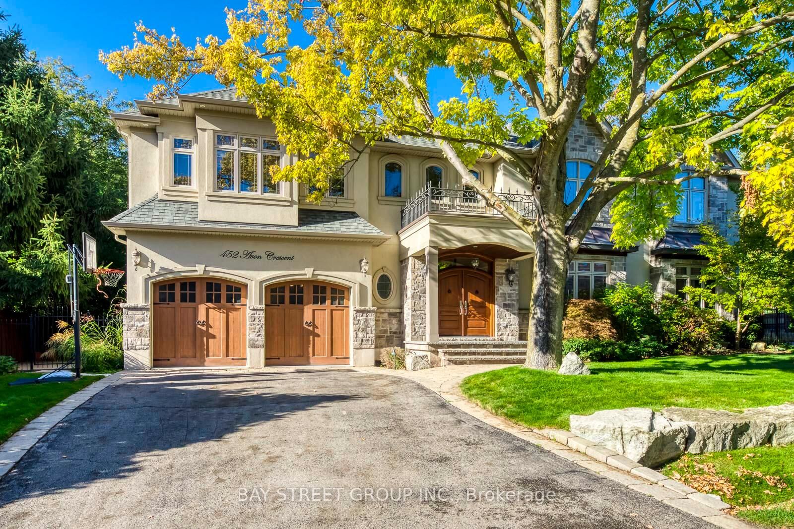 Property Photo:  452 Avon Crescent  ON L6J 2T3 